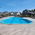 69 Op Recreatiepark De Wielen Casa de Férias *